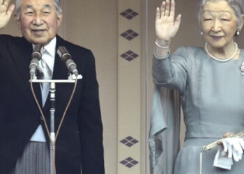 L'imperatore Akihito e la moglie: grande festa in Giappone