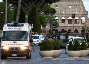 Scavalca per entrare al rave: morto 26enne