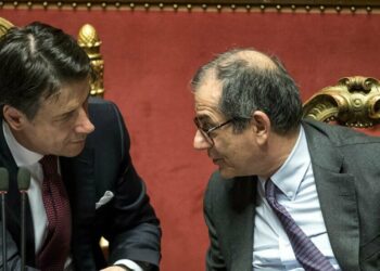 Giuseppe Conte e Giovanni Tria (Lapresse)