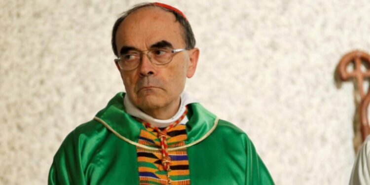 Arcivescovo di Lione a processo, monsignor Barbarin (foto da Twitter)