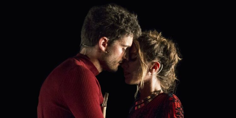 Una scena de "Il Maestro e Margherita", Teatro degli Incamminati/DeSidera, Milano (foto incamminati.it)