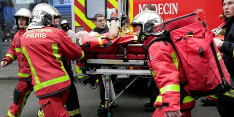 Italiana ferita gravemente nell'esplosione a Parigi (foto da Twitter)