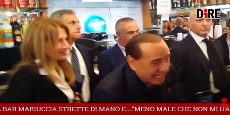 Berlusconi, nuove battute osé