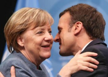 Angela Merkel ed Emmanuel Macron (LaPresse)