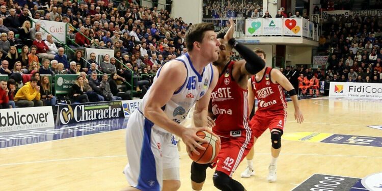 Diretta Sassari Brindisi, quarti playoff gara-2 (Foto LaPresse)