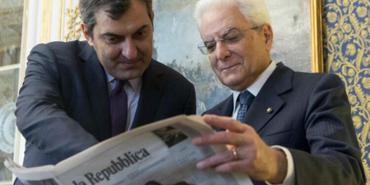 Mario Calabresi con il Capo dello Stato Sergio Mattarella (LaPresse)