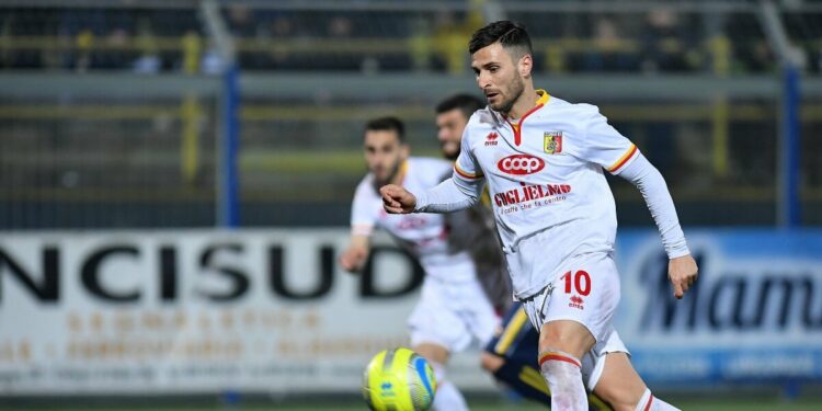 Giannone, numero 10 del Catanzaro (Foto LaPresse)