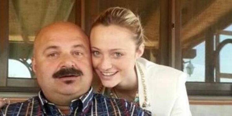 Martina Peveri con il padre, in carcere