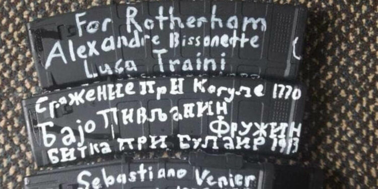 Le scritte sui mitra in Nuova Zelanda