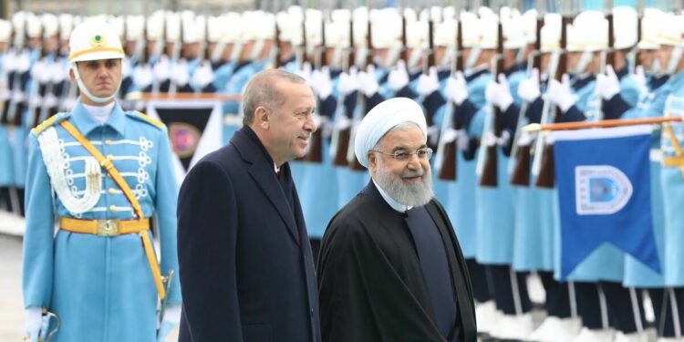 Recep Tayyip Erdogan insieme ad Hassan Rouhani ad Ankara (LaPresse)