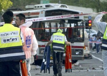 Attentato kamikaze su un bus in Israele (LaPresse)