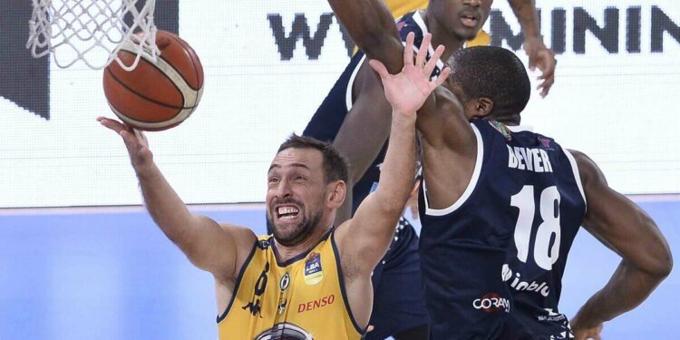 Diretta Torino Pesaro, basket Serie A1 30^ giornata (Foto LaPresse)