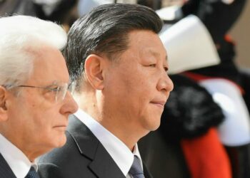 Sergio Mattarella con il presidente cinese Xi Jinping durante la visita di Stato del 2019 (LaPresse)