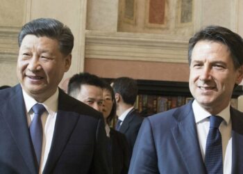 Il presidente cinese Xi Jinping con Giuseppe Conte il giorno della firma del Memorandum (LaPresse)