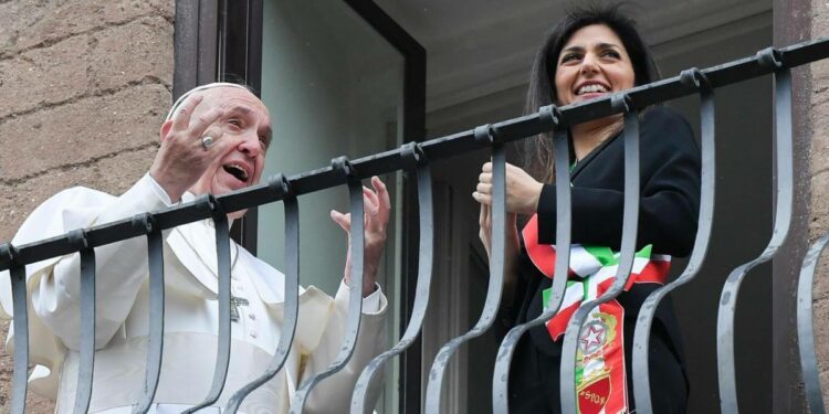 Papa Francesco con Virginia Raggi