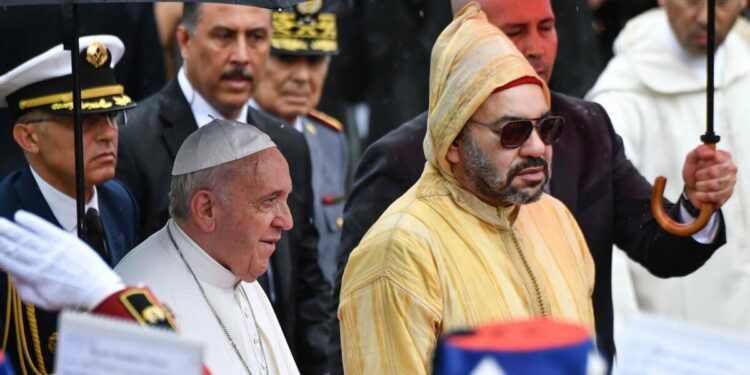 Papa Francesco in Marocco insieme al re Mohammed VI (LaPresse)