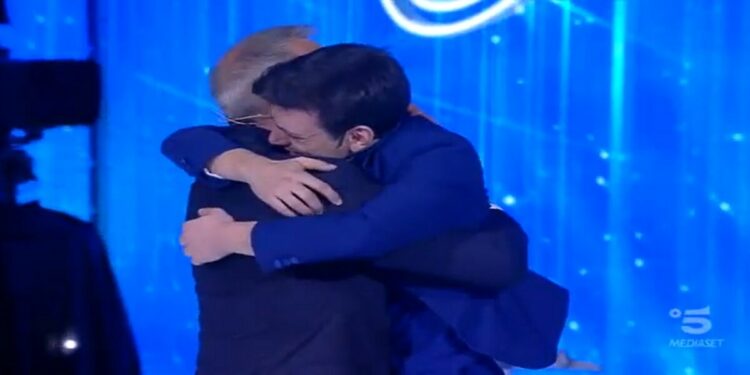 Vincenzo Di Primo incontra suo padre ad Amici 18