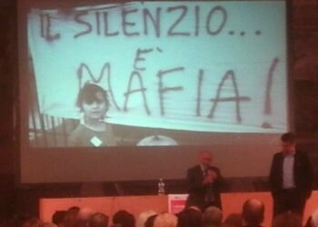 Un momento dell'incontro tenuto nella scuola di Abbiategrasso