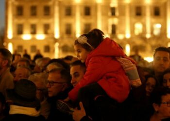 Messa a Notre-Dame a Parigi il 15 novembre 2015 per le vittime del Bataclan (LaPresse)