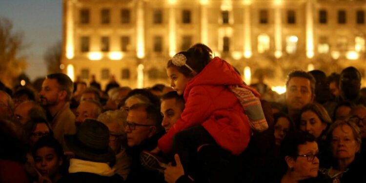 Messa a Notre-Dame a Parigi il 15 novembre 2015 per le vittime del Bataclan (LaPresse)