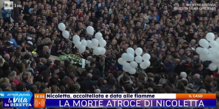 Omicidio Marsala, i funerali di Nicoletta Indelicato (La vita in diretta)