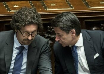 Il ministro Danilo Toninelli tiene ancora fermo il decreto Sblocca cantieri (LaPresse)