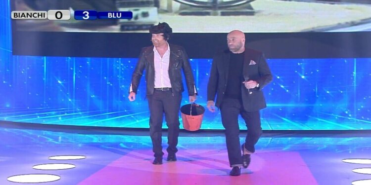 Rudy Zerbi imita John Travolta ad Amici 18