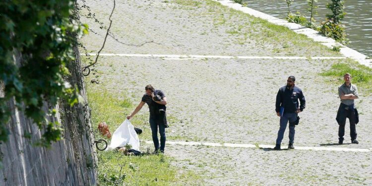 Cadavere a Ponte Sisto