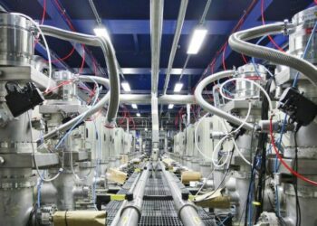 All'interno del Laboratorio nazionale di fisica nucleare (LaPresse)