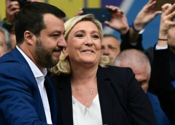 Salvini in Piazza Duomo a Milano insieme a Marine Le Pen (LaPresse)