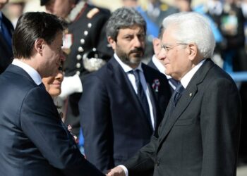 Giuseppe Conte con Sergio Mattarella (LaPresse)