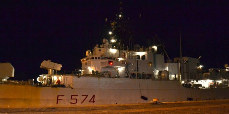 Nave Marina Militare (Foto: LaPresse)