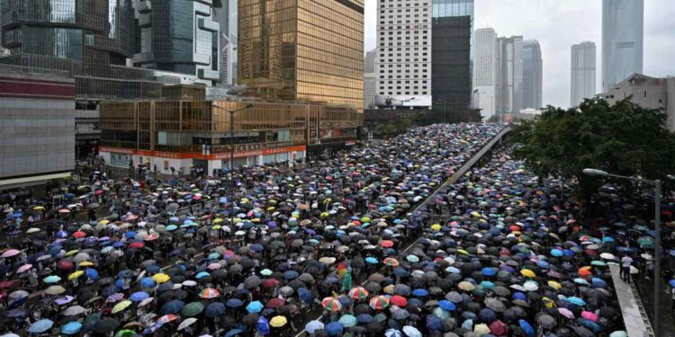 Hong Kong, proteste in piazza