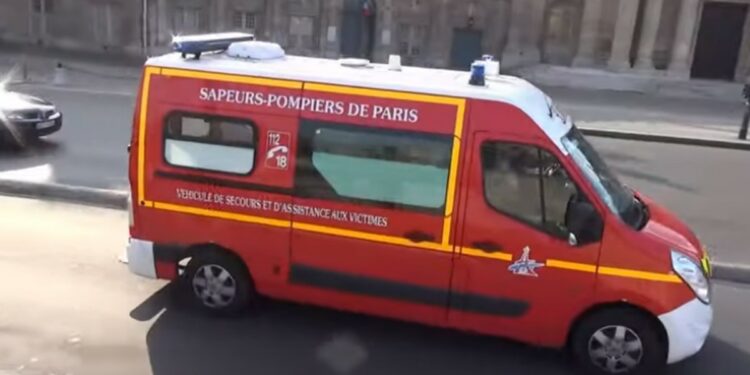 Vigili del fuoco Parigi (foto Youtube)