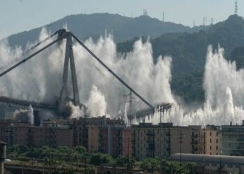 Ponte Morandi demolito