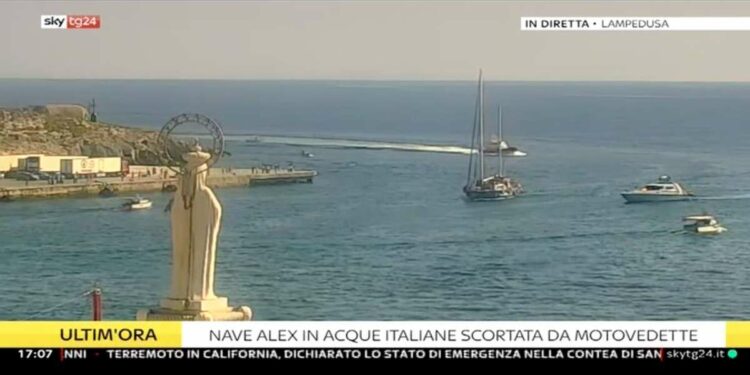 Mediterranea, veliero Alex a Lampedusa