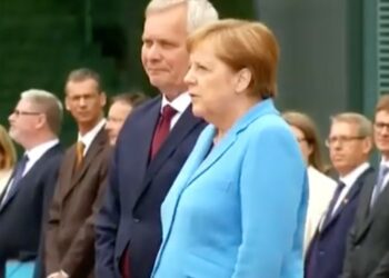 Angela Merkel trema ancor