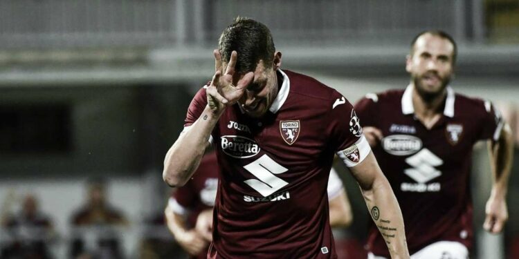 Il "Gallo" Belotti esulta dopo un gol (foto La Presse)