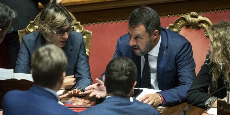 Matteo Salvini, vicepremier e ministro dell'Interno, al Senato tra i ministri Giulia Bongiorno ed Erika Stefani (LaPresse)