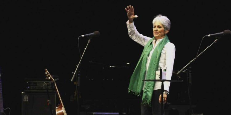 US singer Joan Baez performs during a concert at Teatro Laboral theatre in Gijon, Spain, 27 March 2015. EFE/Juan Gonzalez