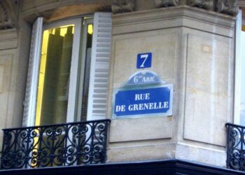 Il numero 7 di Rue de Grenelle a Parigi (Wikipedia)