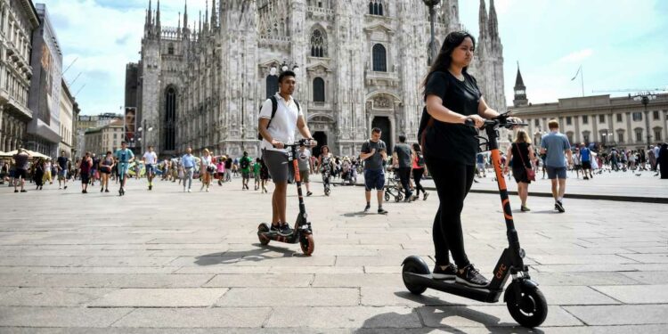 Monopattini elettrici a Milano nuove norme