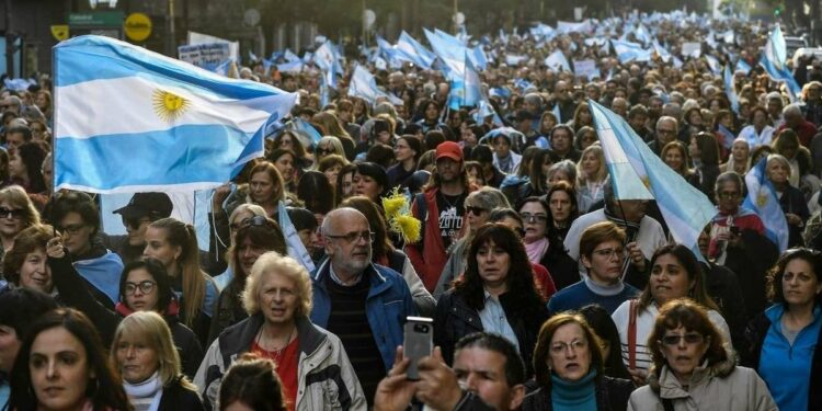 Manifestazione in Argentina (LaPresse)