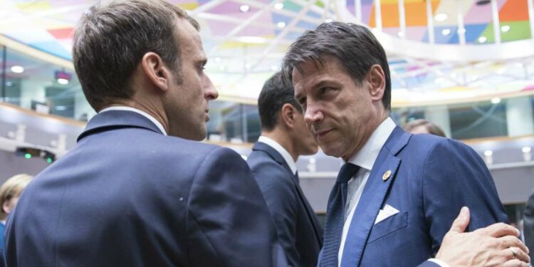 Emmanuel Macron e Giuseppe Conte (LaPresse)