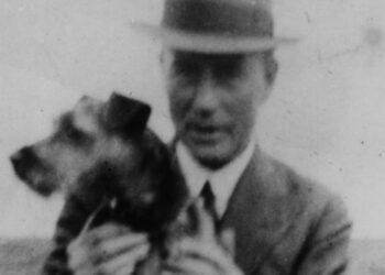 Il biologo Frederick Griffith (1879-1941) con il suo cane (foto Wikipedia)