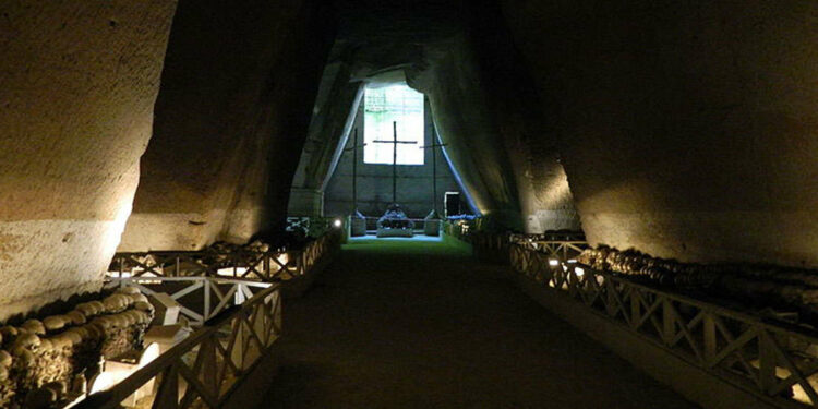 Cimitero delle Fontanelle a Napoli