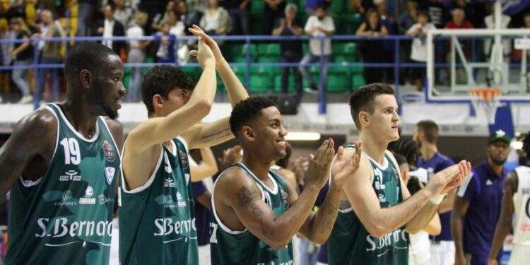 Diretta Cantù Trento, basket Serie A1 5^ giornata (Foto LaPresse)