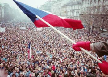 A Praga nel 1989, nei giorni della Rivoluzione di Velluto (foto dal web)