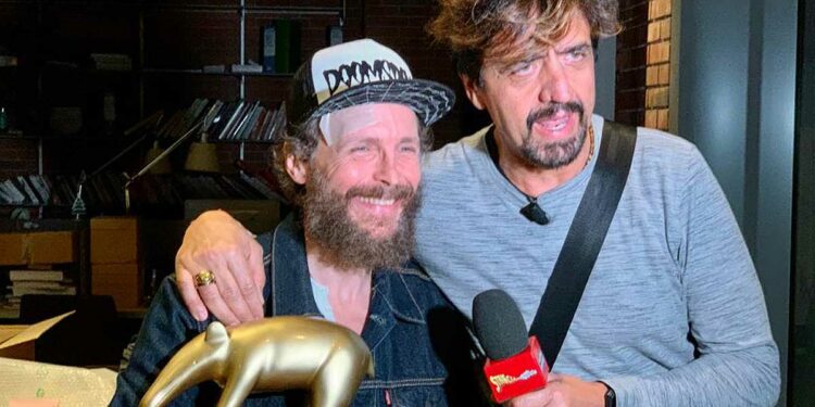 Jovanotti e il Tapiro d'Oro di "Striscia la Notizia"