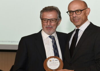 Renzo Sartori riceve il premio "Il logistico dell'anno"